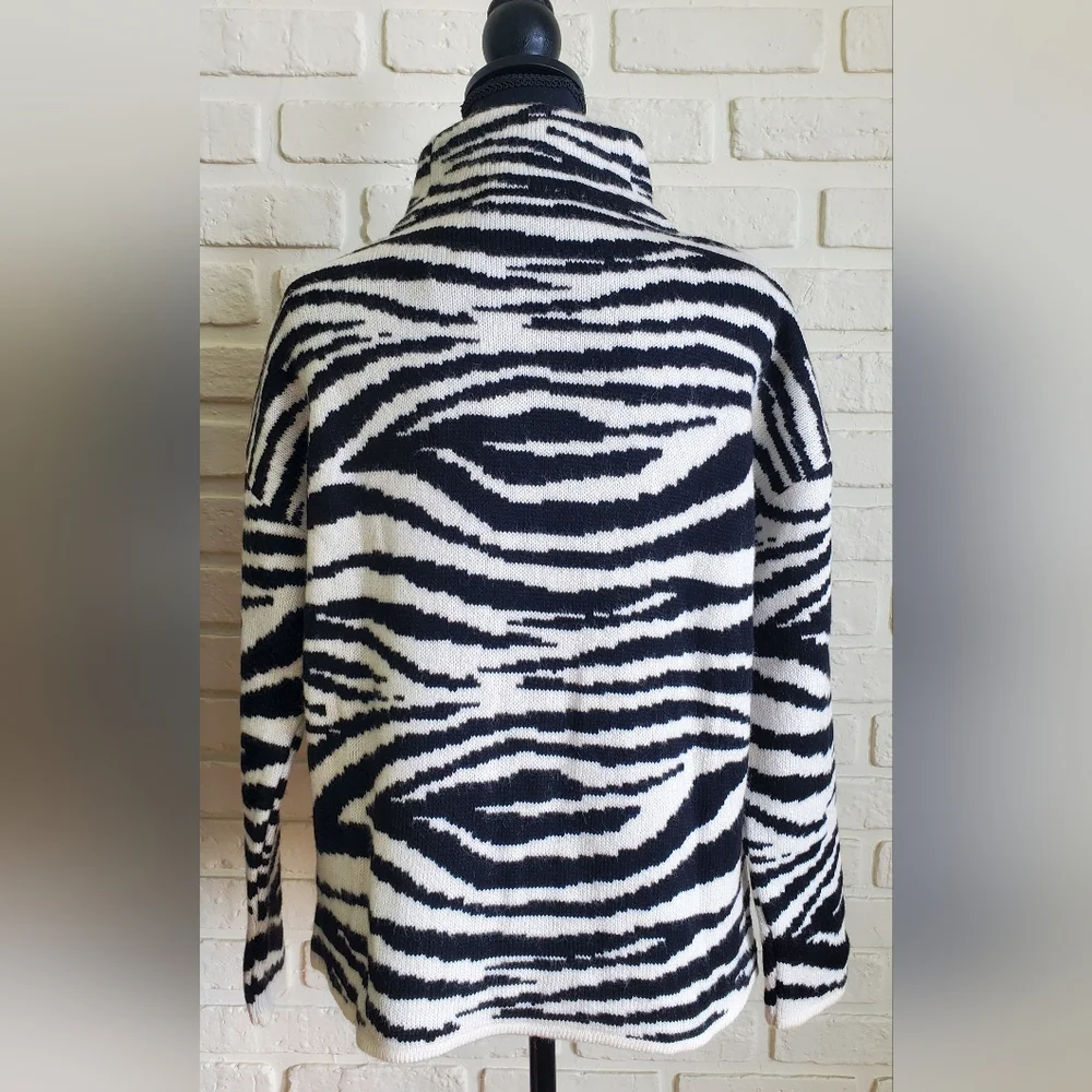 NWT Vera Moda Zebra Animal Print Turtleneck Sweater Size Medium - Picture 11 of 16